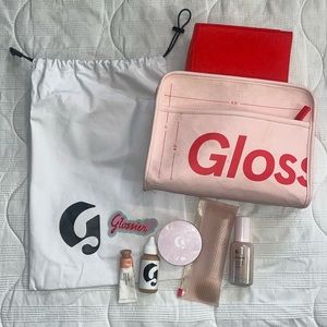 GUC GLOSSIER BUNDLE.♥️♥️